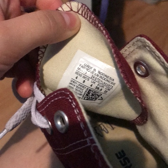 Converse Size 4 (Men) - Picture 3 of 4